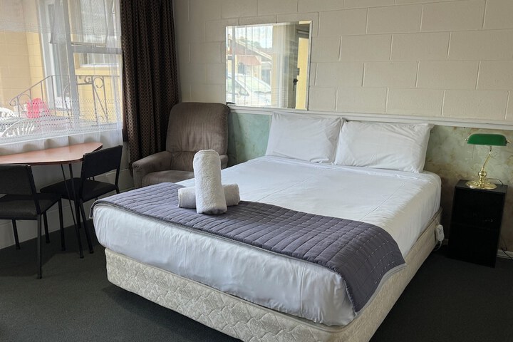 Room 13 of 23