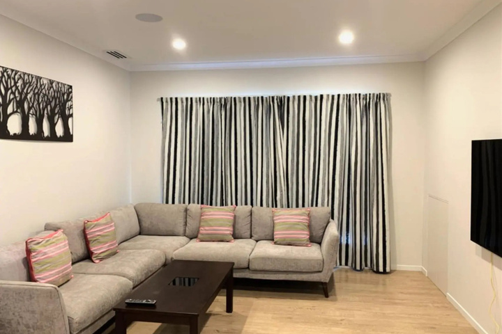 Room 6 of 16
