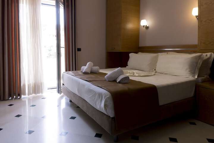 Room 18 of 121
