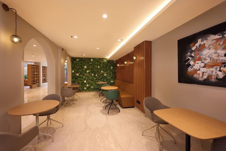 Hotel Interior 6 of 31
