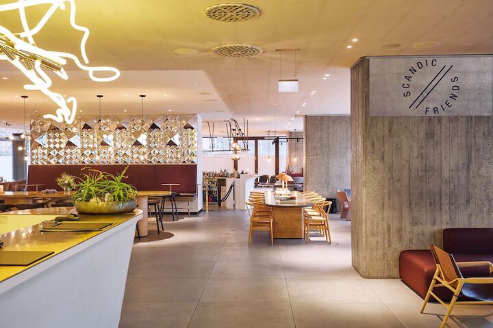 Entrance & Lobby