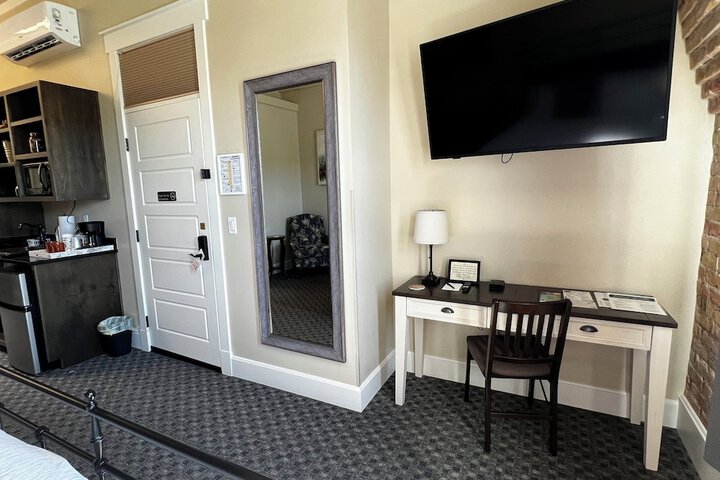 Room 17 of 33