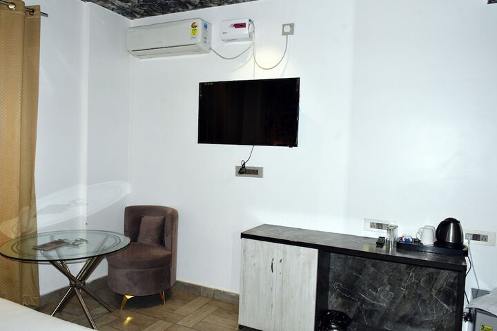 Room 30 of 94