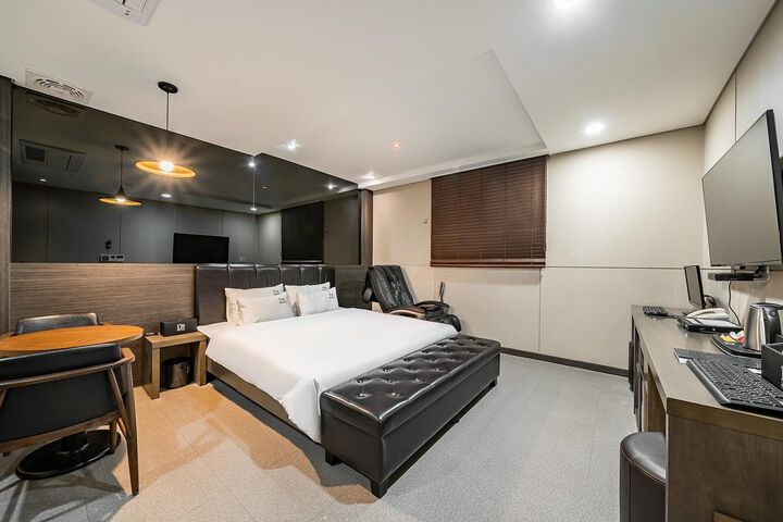 Room 19 of 65