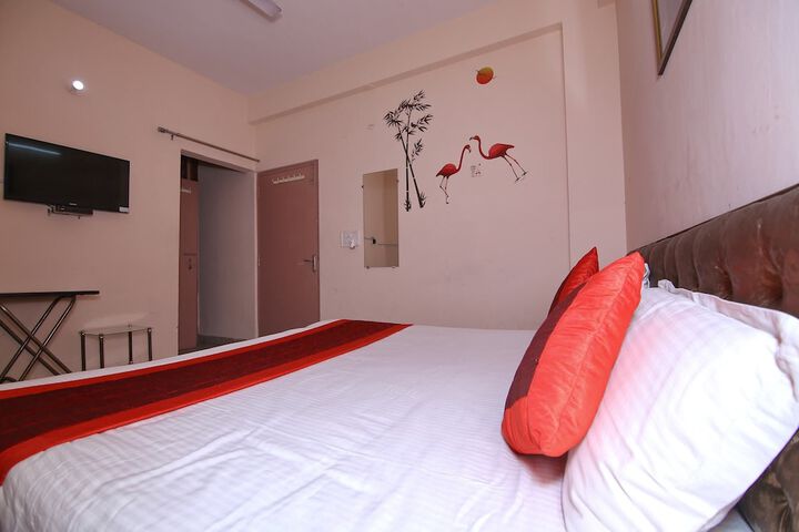 Room 5 of 16