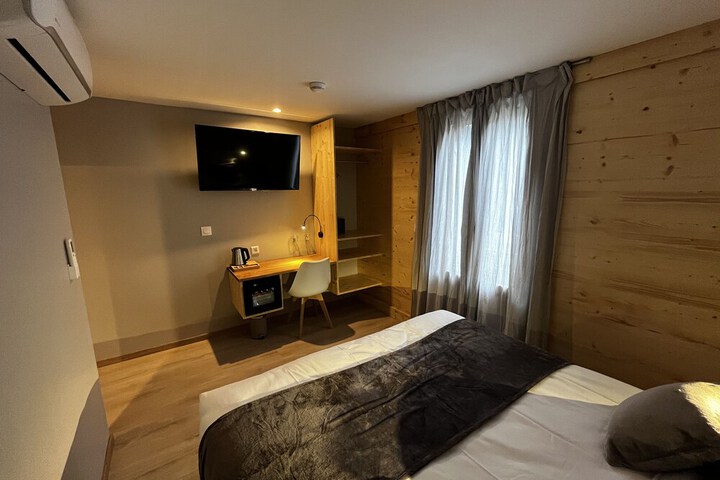 Room 11 of 50