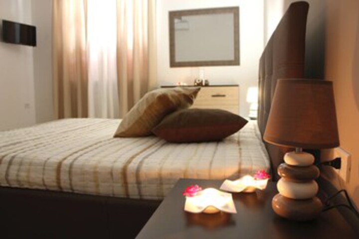 Room 10 of 33