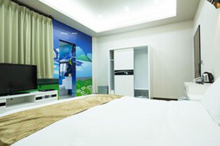 Room 17 of 39