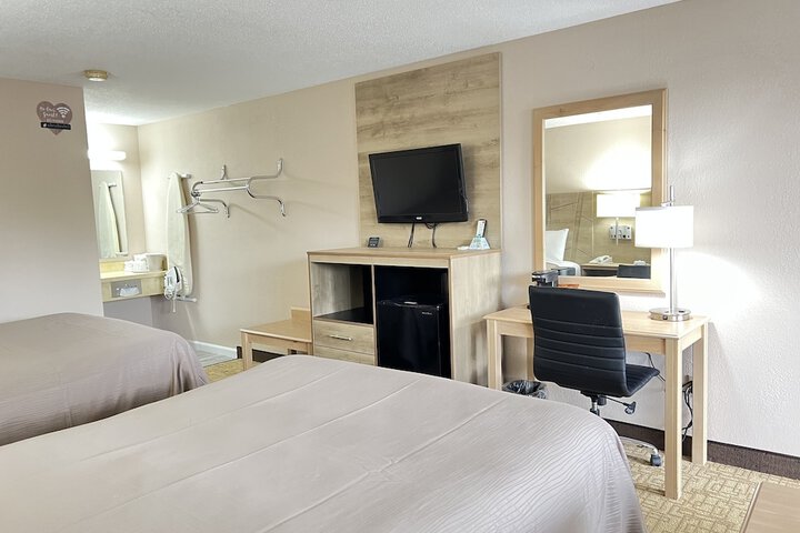 Standard Room, King or Two Doubles (4 of 5)