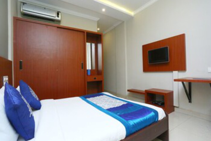 Room 21 of 28