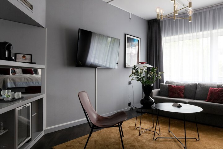 Room 7 of 60
