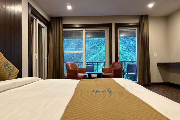 Room 15 of 33