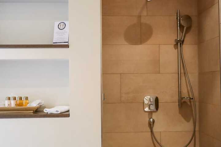 Room 115 of 187
