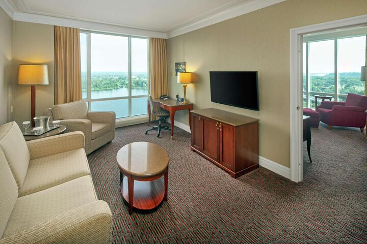 1 King Bed Lake View (26 of 69)