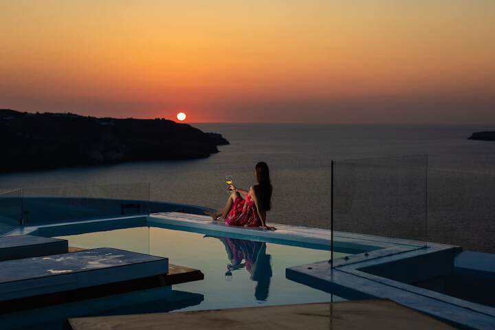 Hotel with Pool