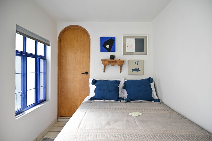 Room 8 of 48