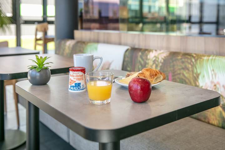 Breakfast/Coffee Service 39 of 54