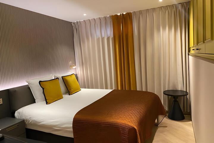 Room 37 of 189