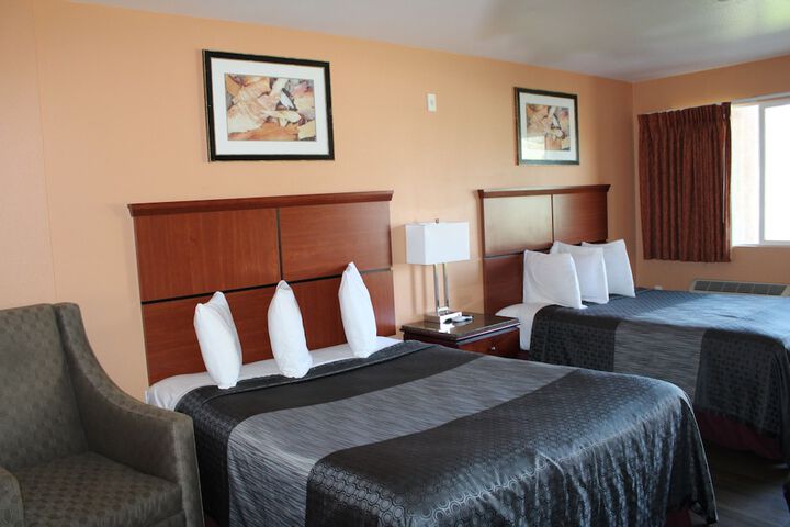 2 Queen Beds Beds (8 of 11)