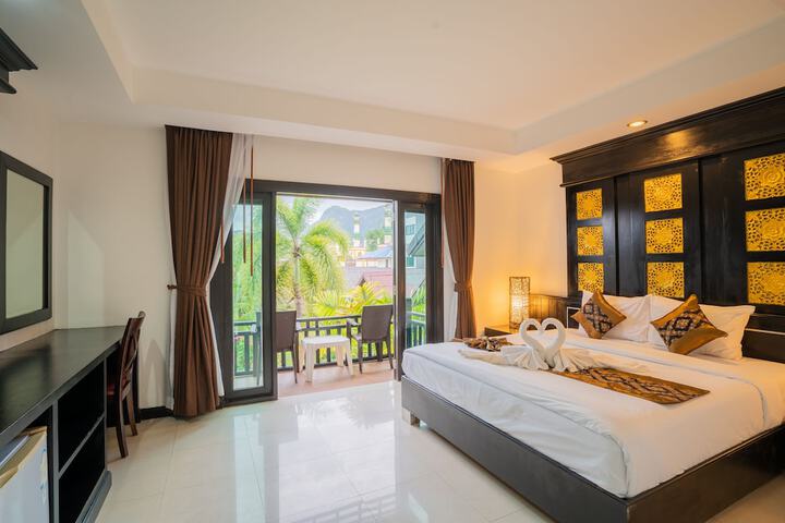 Room 28 of 156