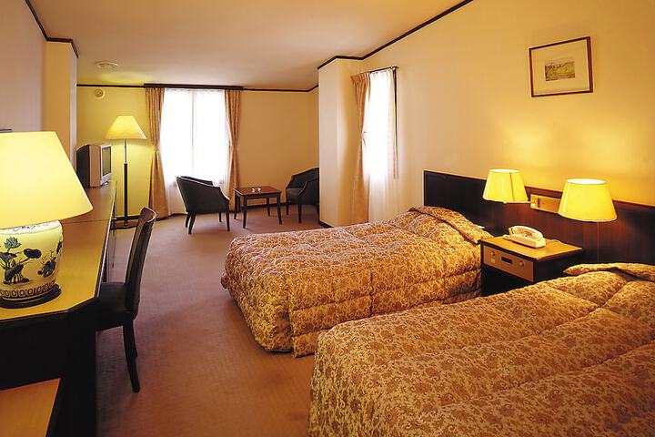 Room 13 of 42