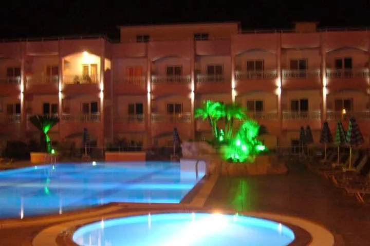 Pool 4 of 6