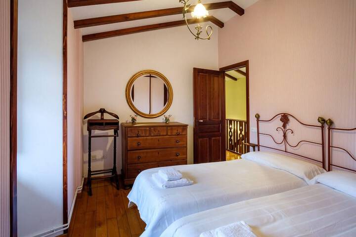Room 4 of 20
