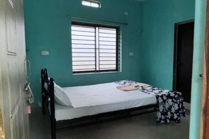 Room 8 of 18
