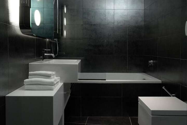 Deep soaking bathtub