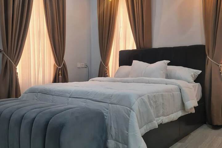 Room 5 of 25