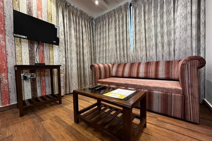 Room 44 of 77