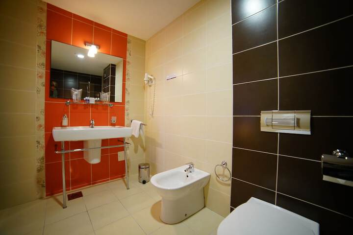 Room 18 of 38