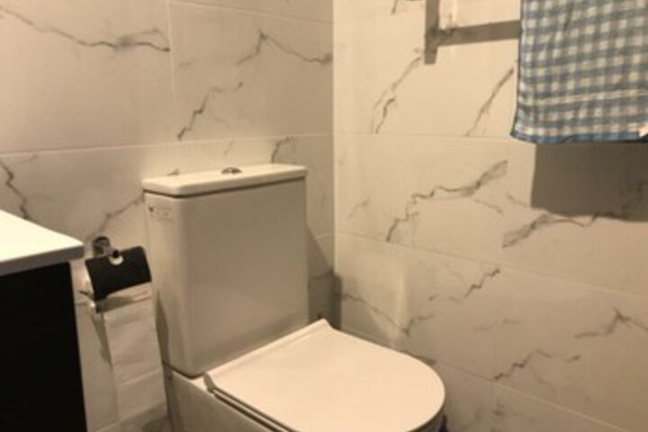 Room 2 of 8