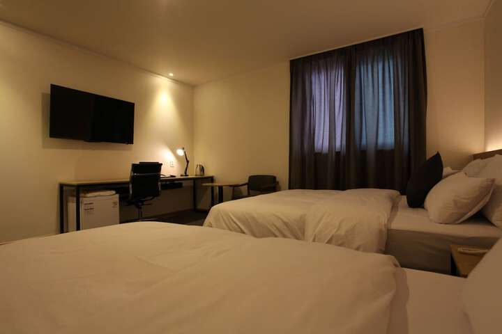 Room 27 of 53