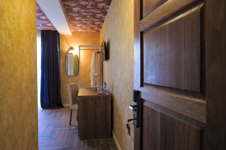 Room 9 of 36