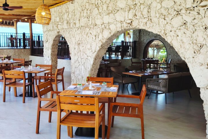 Dining 82 of 98