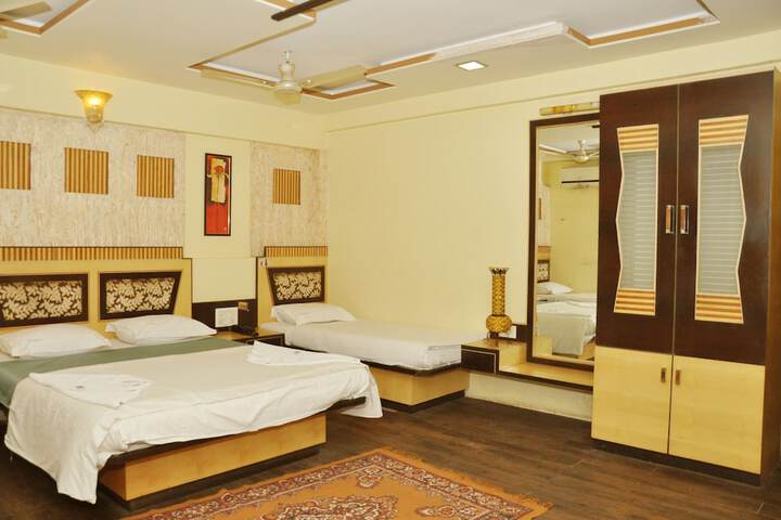 Room 13 of 18