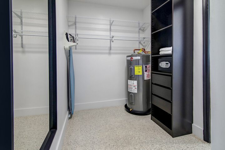 Studio Suite King Bed Kitchen (13 of 21)