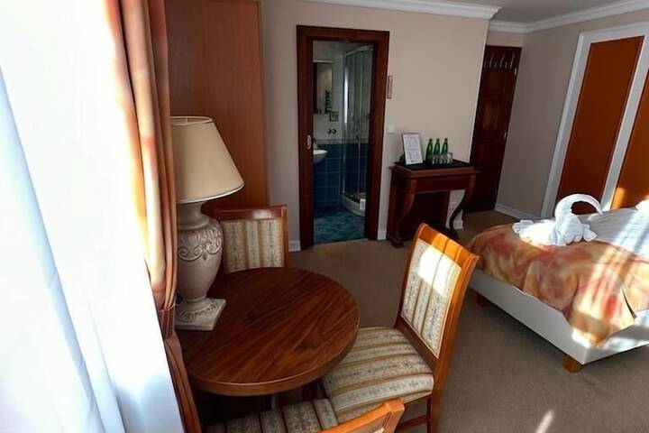 Room 13 of 106