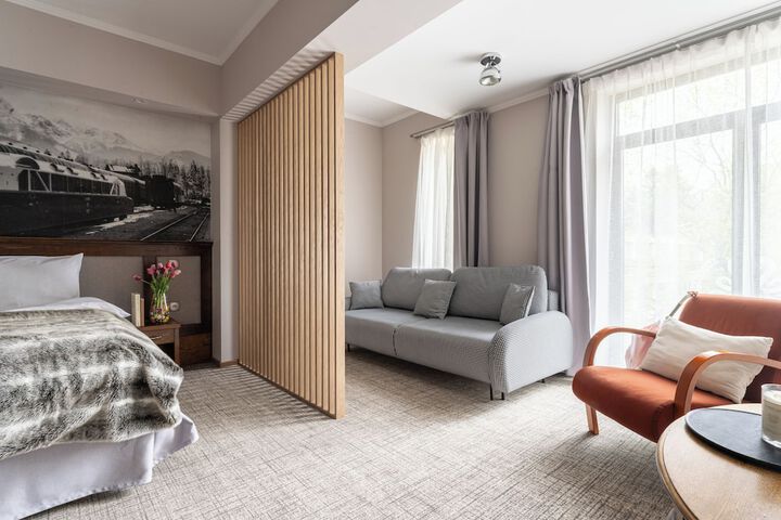 Room 8 of 50
