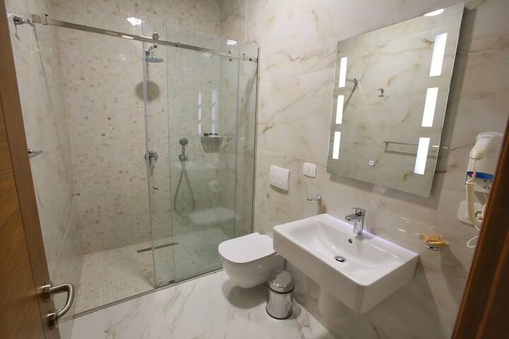 Room 15 of 22