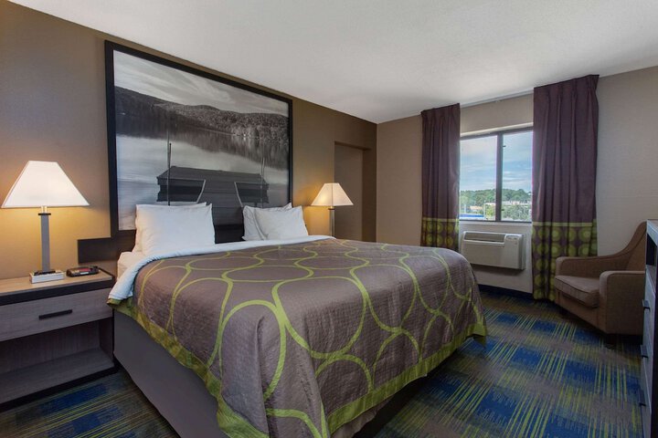 1 King Bed (8 of 13)
