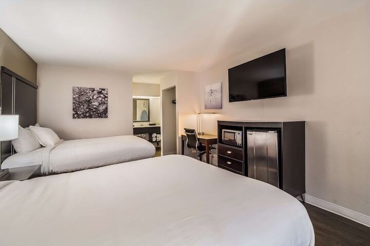 2 Queen Beds (6 of 11)