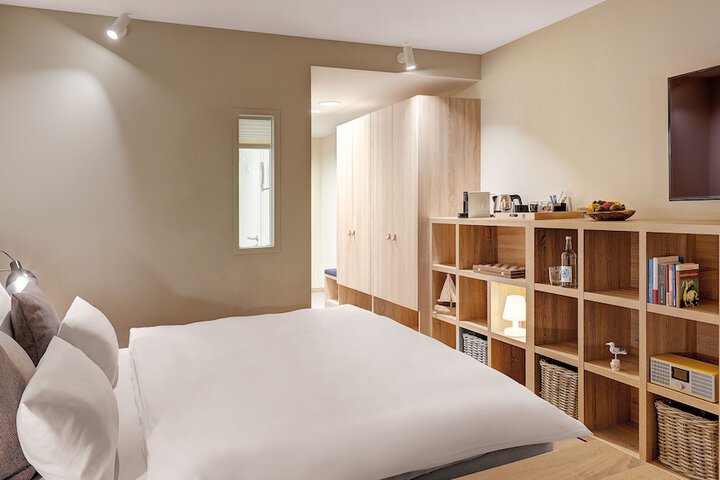 Room 11 of 25
