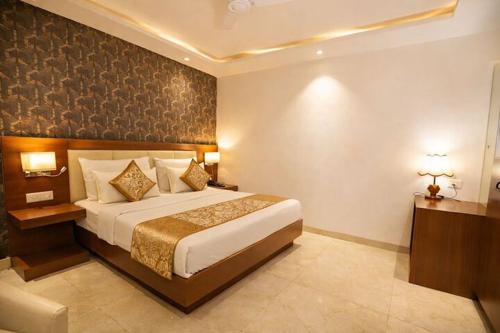 Room 4 of 10