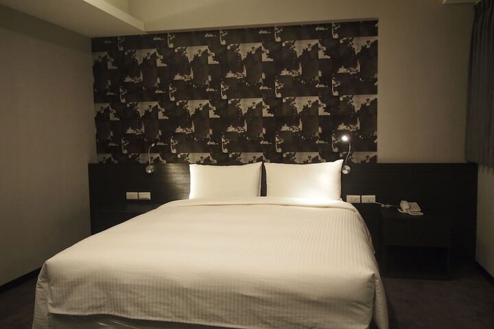 Room 8 of 68
