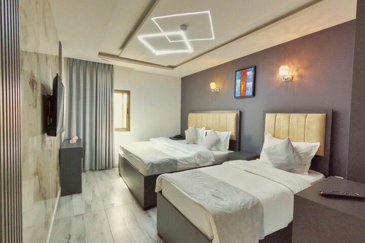 Room 34 of 62