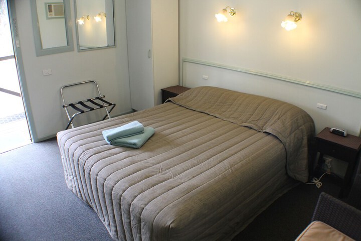 Room 11 of 31