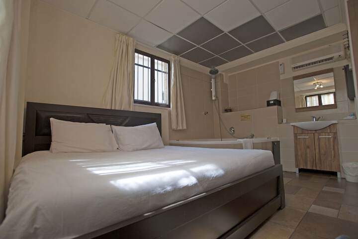 Room 5 of 78