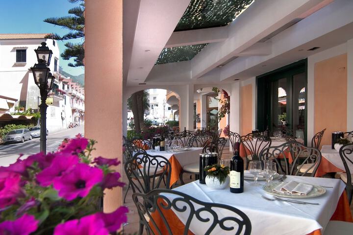 Dining 56 of 73